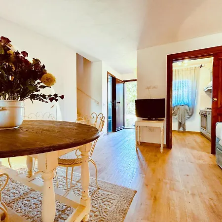 Casa vacanze A Schiera Caprifogli Baja Sardinia