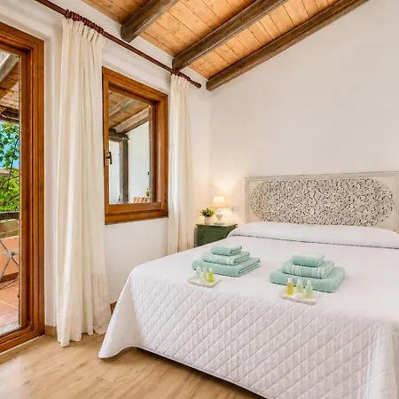 Tatil Evi Caprifogli Townhouse Close To The Baja Sardinya