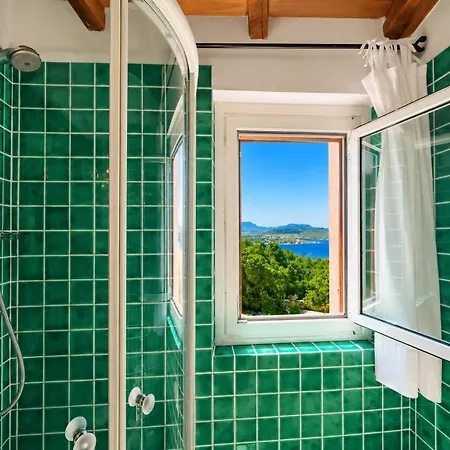 Caprifogli Townhouse Close To The
