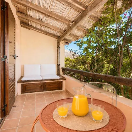 Tatil Evi Caprifogli Townhouse Close To The Baja Sardinya